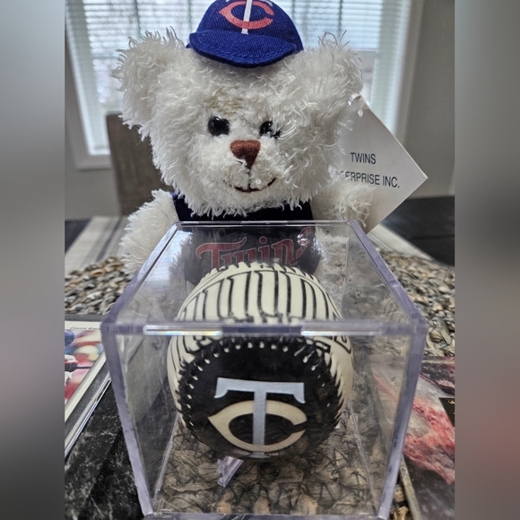 Lot Of Minnesota Twins Collection - Picture 2 of 5